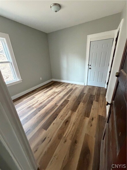 Building Photo - 501-501 Clarendon St