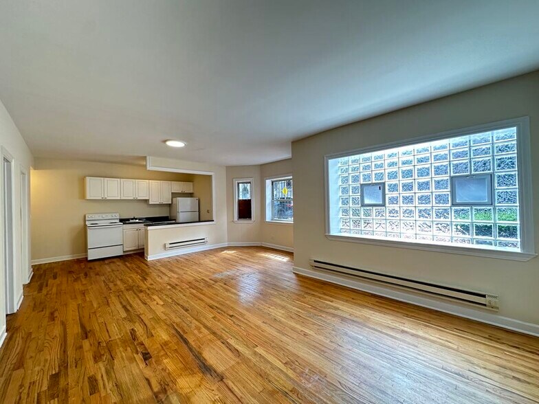 Building Photo - 553 W Aldine Ave