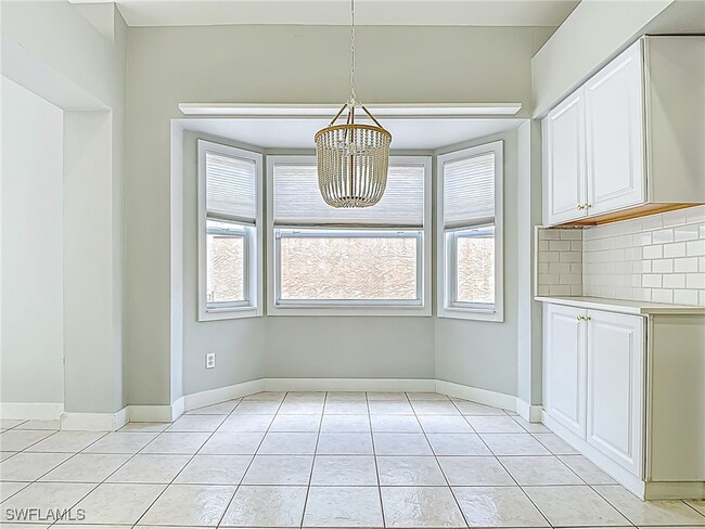 Building Photo - 351 Pindo Palm Dr