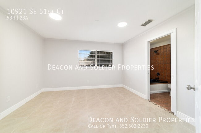 Building Photo - 10921 SE 51st Ct