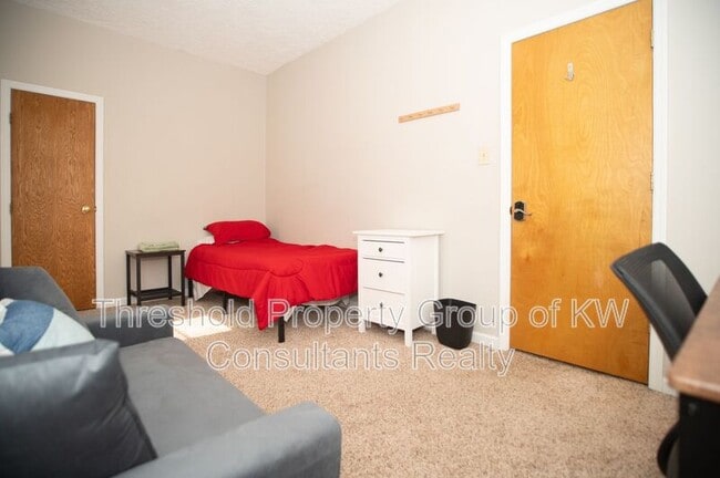 Building Photo - 1355-1357 Dennison Avenue