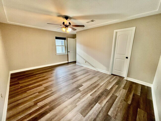 Building Photo - Completely Remodeled 4 bedroom Home