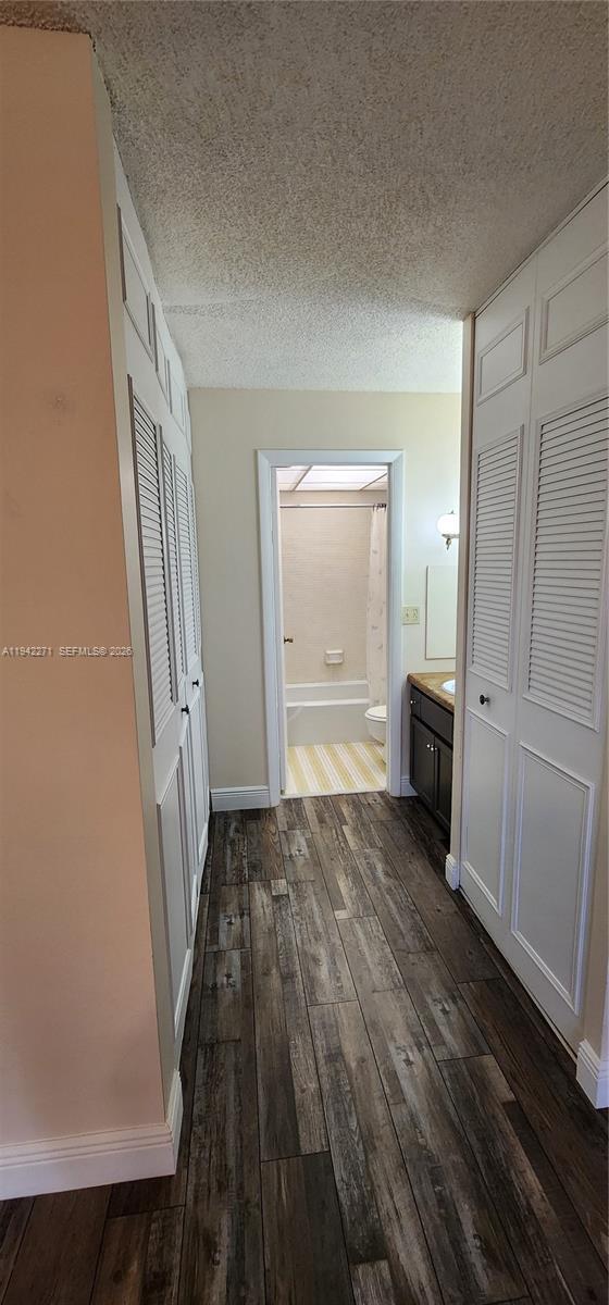 Building Photo - 3670 Inverrary Dr