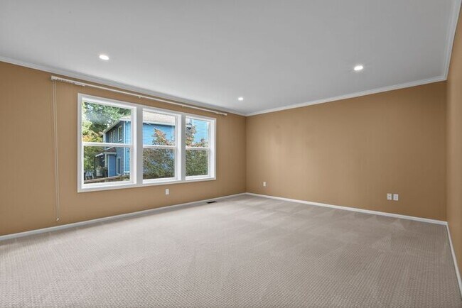 Building Photo - Air Conditioned Newcastle Beauty in Covete...