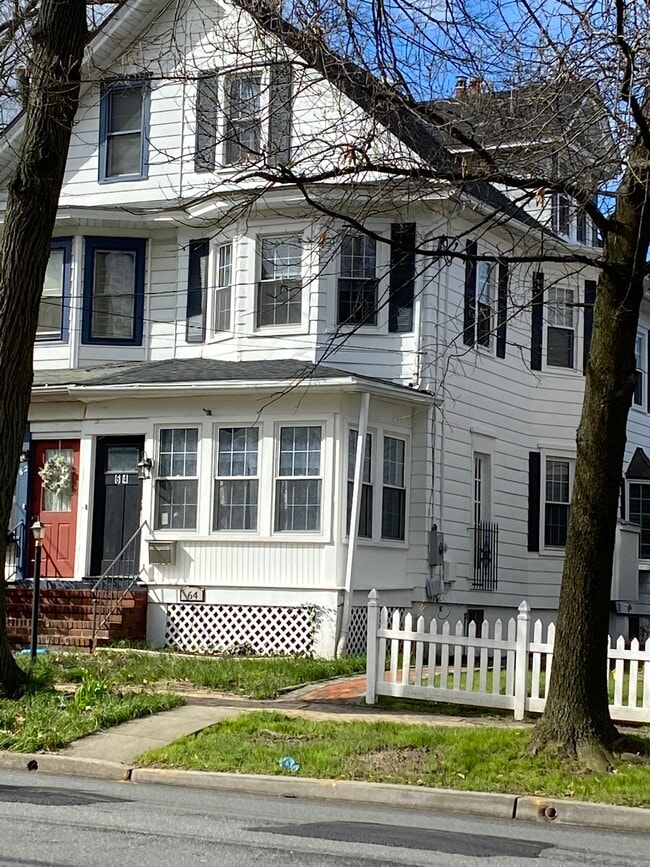 Building Photo - 64 Grove St