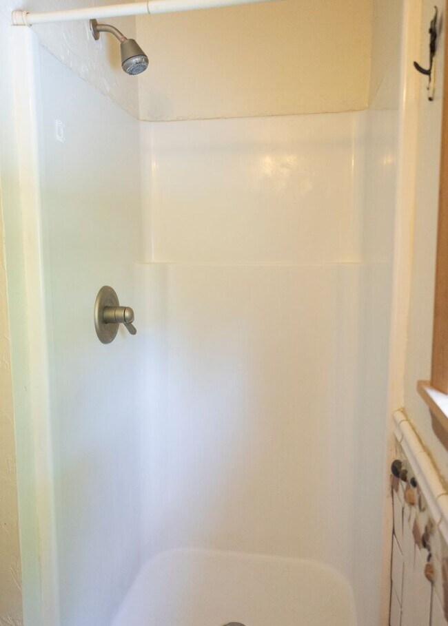 Building Photo - Spacious Home in Sugar Grove With Easy Access to Boone