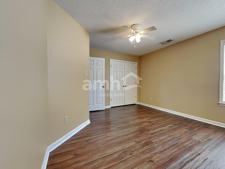 Building Photo - 8739 Overcup Oaks Dr