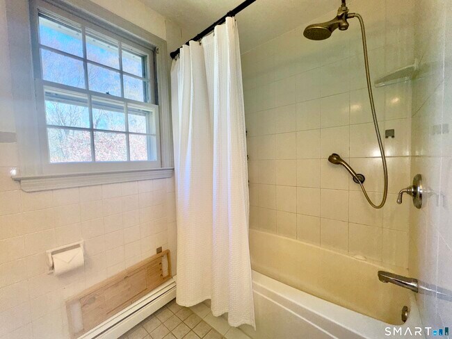 Building Photo - 14 Bower Rd