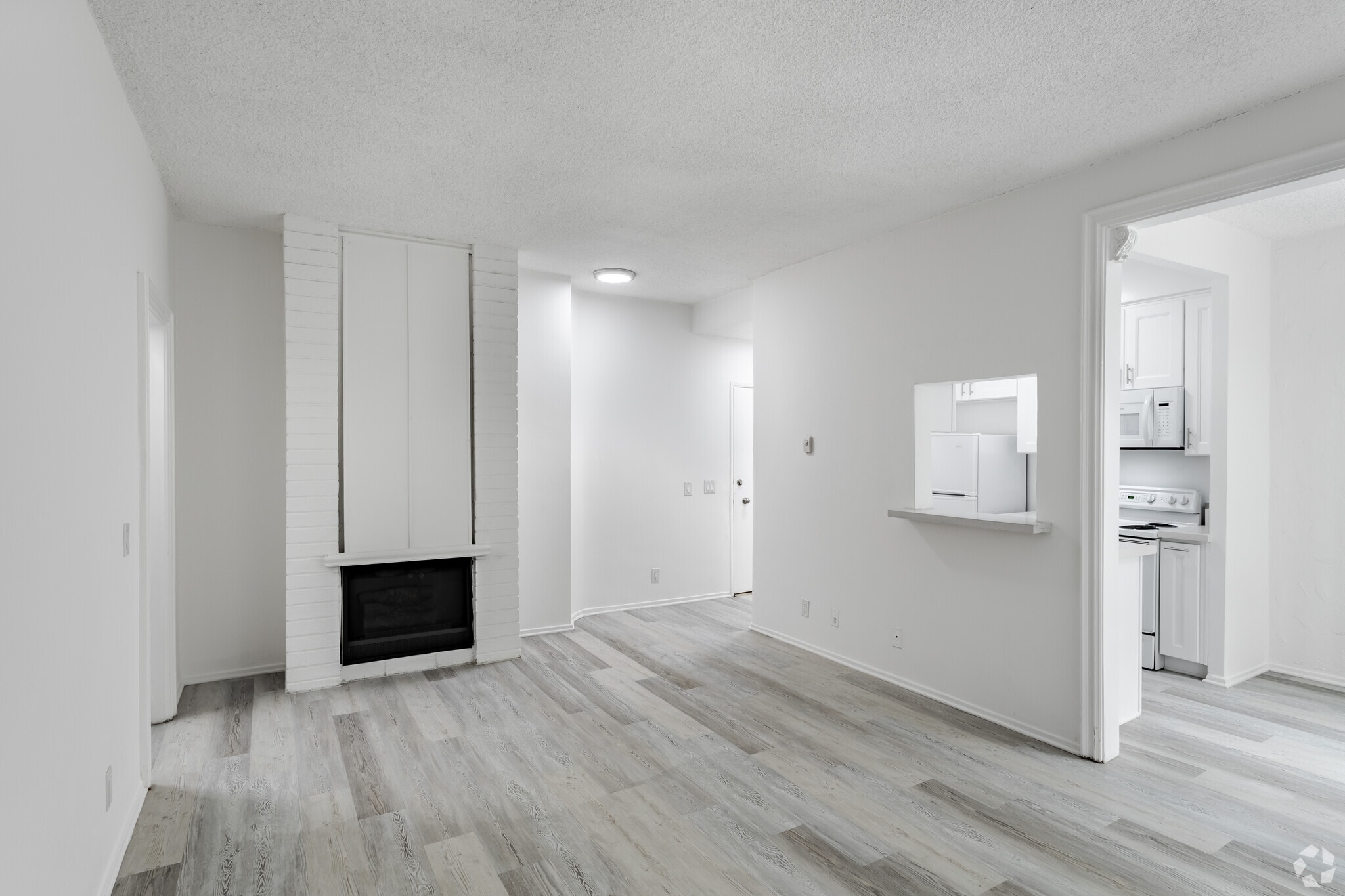 1BR, 1BA - 650 SF - 10905 Ohio Ave