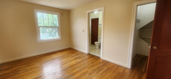 Building Photo - 405 S 12th Ave