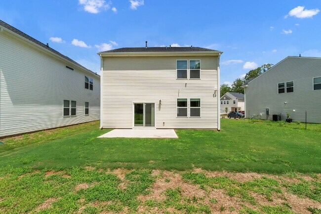 Building Photo - PRICE DROP! Spacious Westbriar Woods Home ...