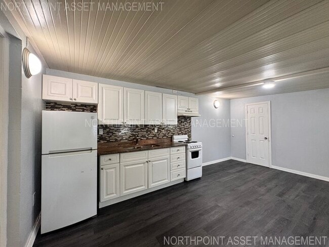 Building Photo - 2 Spacious Bedrooms and 2 Modern Bathrooms...