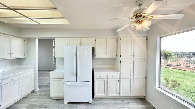 Building Photo - Awesome Two-Story Home, Recently & Freshly Updated, just minutes to downtown Fallbrook!