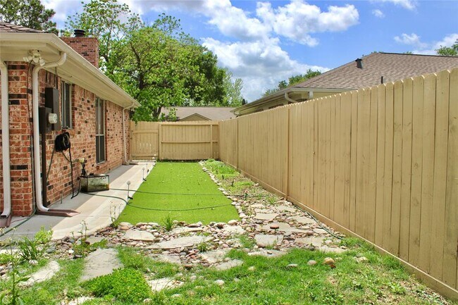 Building Photo - 22538 Market Square Ln