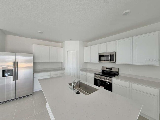 Building Photo - 3354 Alexander Dr