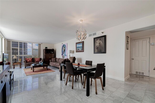 Building Photo - 20515 E Country Club Dr