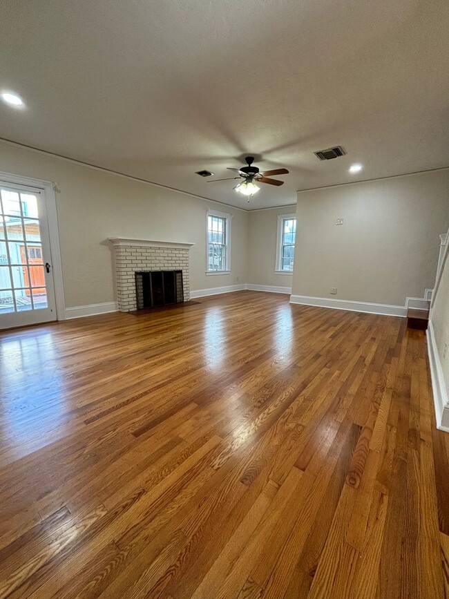 Building Photo - LEASE PENDING!!!! FALL 2026!!! NEWLY REMOD...