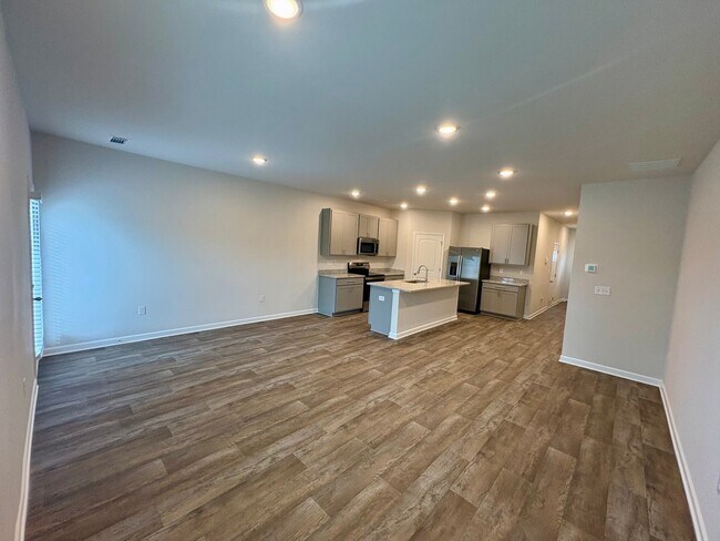 Building Photo - 5252 Magnolia Pl