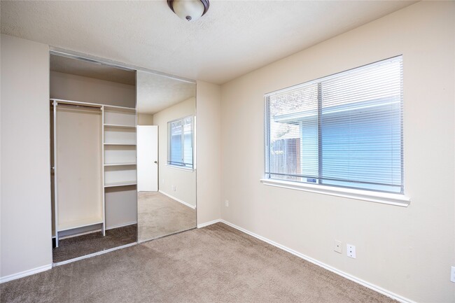 Building Photo - 11047 Grassyglen Dr