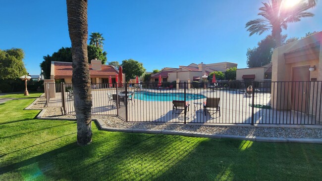 Building Photo - 2 Bedroom Condo Unit in the Amber Hills Co...