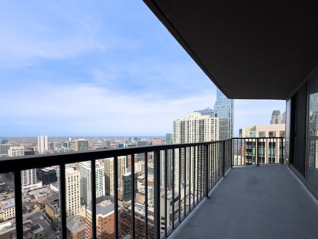 Building Photo - 10 E Ontario St