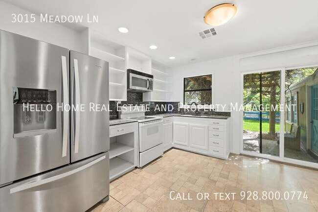 Building Photo - 3015 Meadow Ln