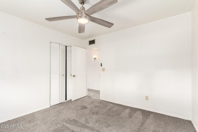 Building Photo - 11621 N 39th St