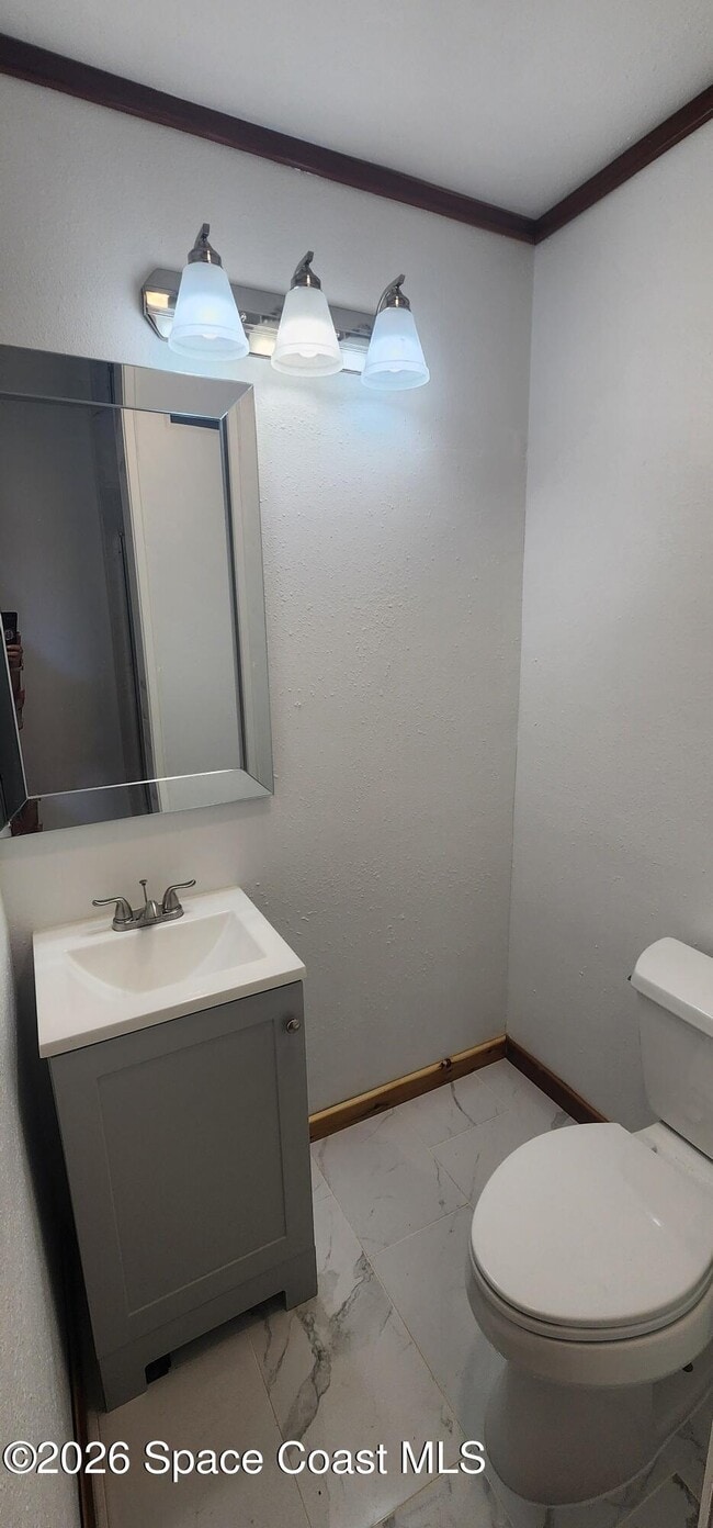 Building Photo - 485 N Shore Dr