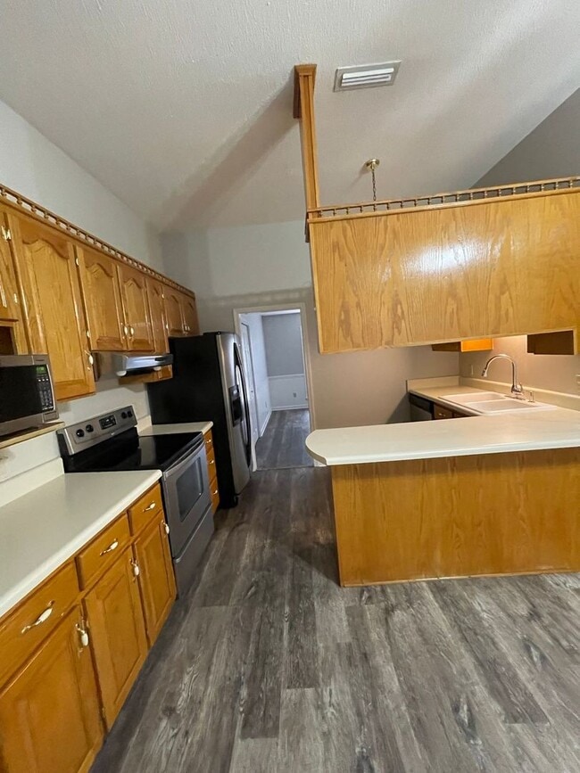 Building Photo - The Woodlands