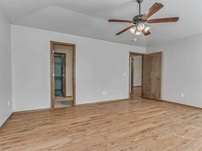 Building Photo - 4 Bed | 2 Bath | 2 Car Garage - Edmond Schools - North Hampton Addition