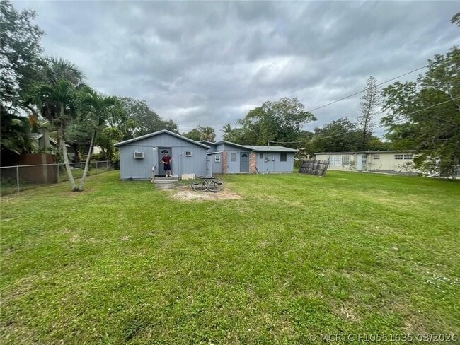 Building Photo - 2318 SW 17th Ave