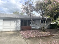 Building Photo - 1624-1634 Capitol St SE Salem, OR 97302