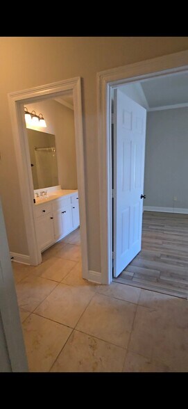 Building Photo - 818 Meadow Bend Dr