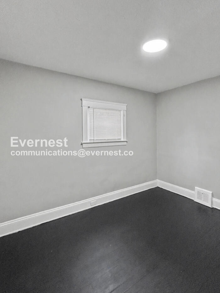 Building Photo - 2932 E 118th St