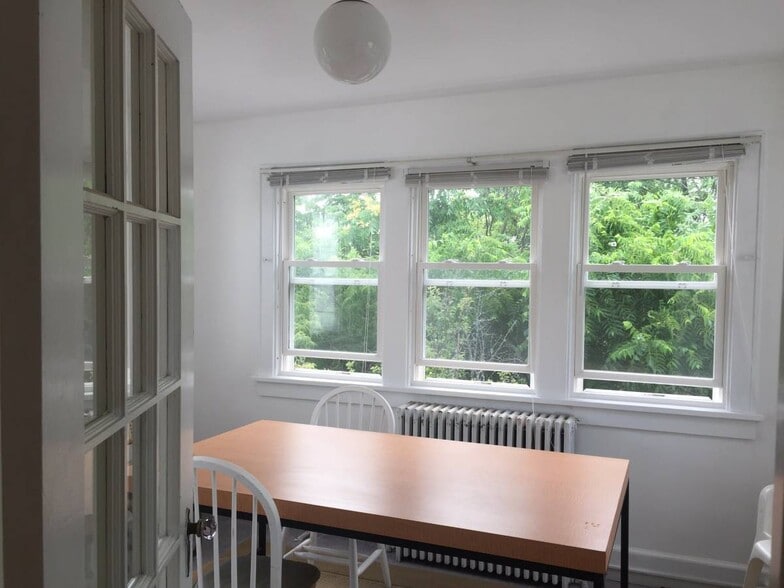 Building Photo - 204 Cornell St