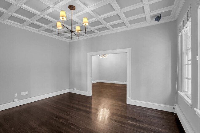 Building Photo - Remodeled 1br+office at the storied Francesca building