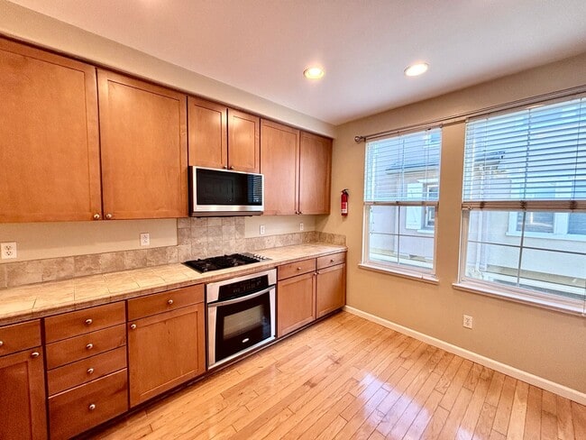 Building Photo - SAN JOSE-beautiful  townhome with tandem two car garage, newer construction