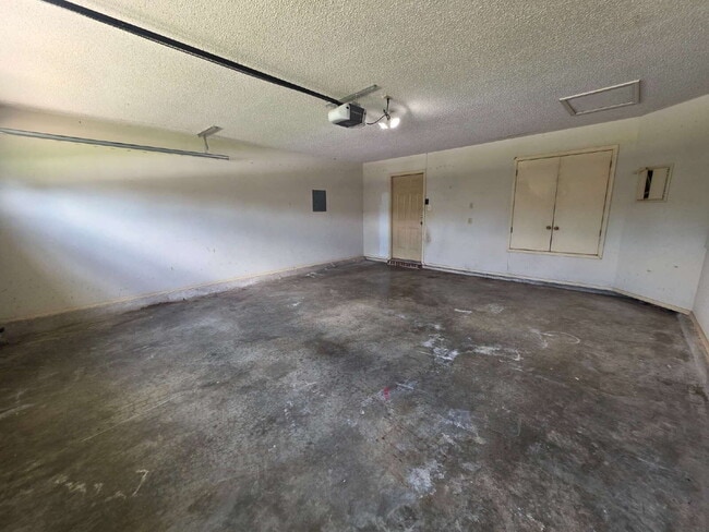 Building Photo - 2703 W Beech St