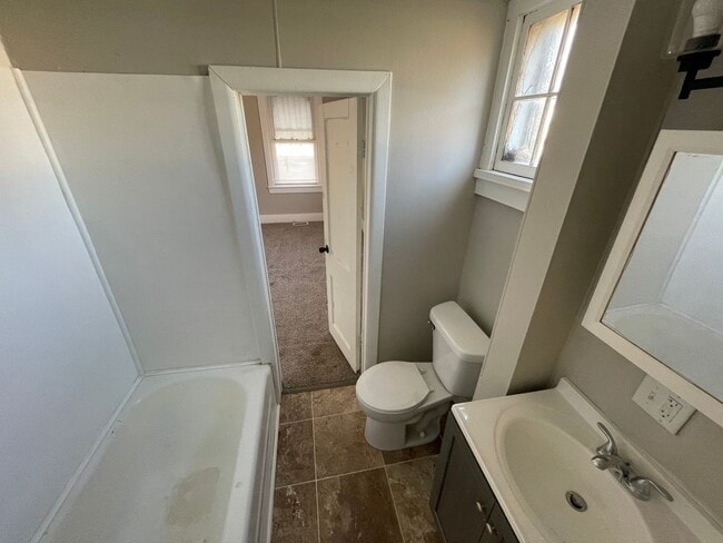 Building Photo - Newly Remodeled 3-Bedroom House