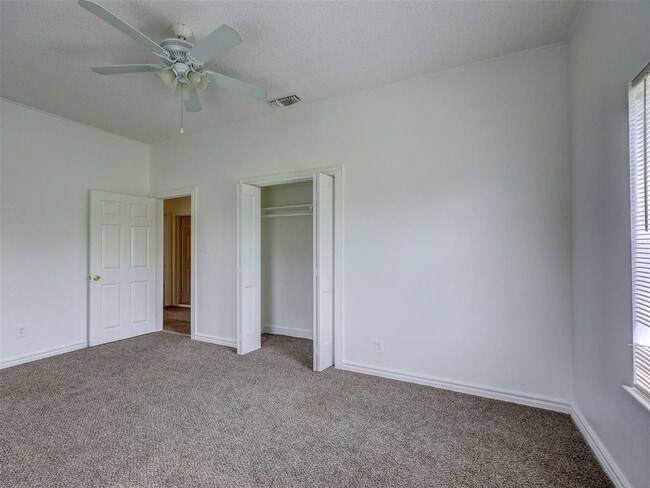 Building Photo - 610 Linden St