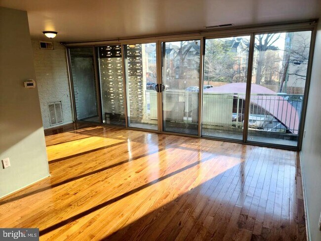 Building Photo - 1830 Metzerott Rd