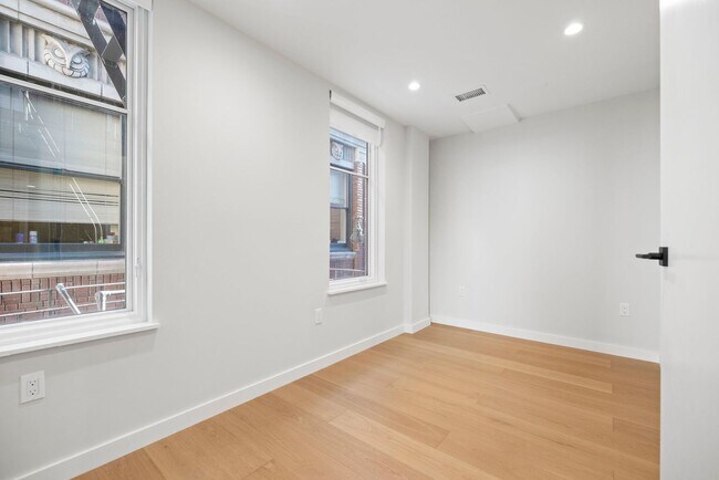 Building Photo - 693 Sutter St