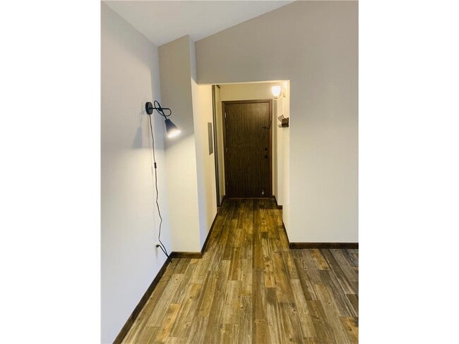 Building Photo - 932 Westbrooke Way