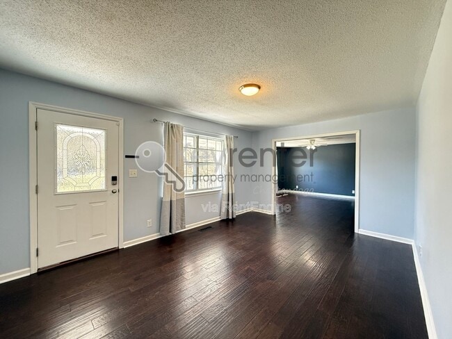 Building Photo - 809 Trotter Ln