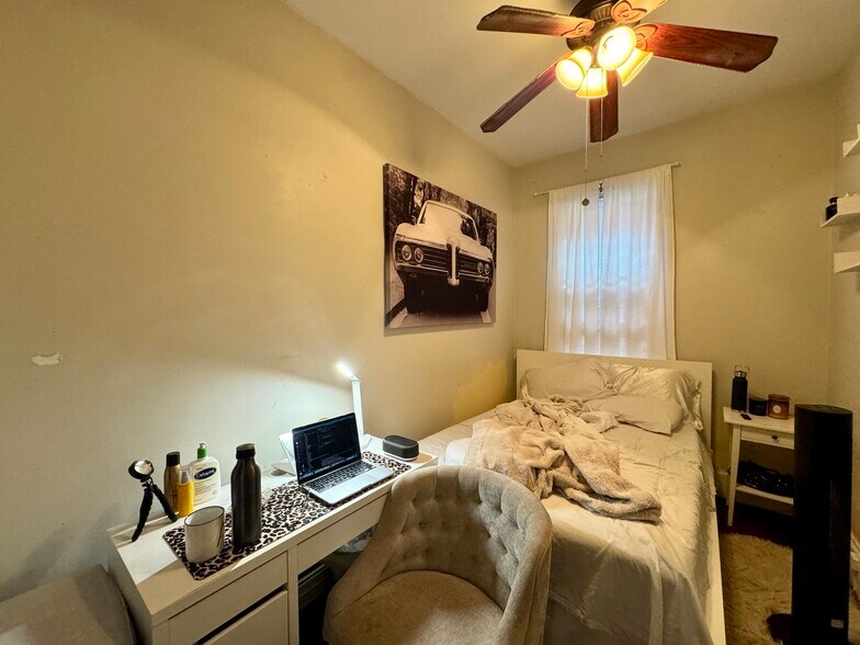 Building Photo - 717 Parker St