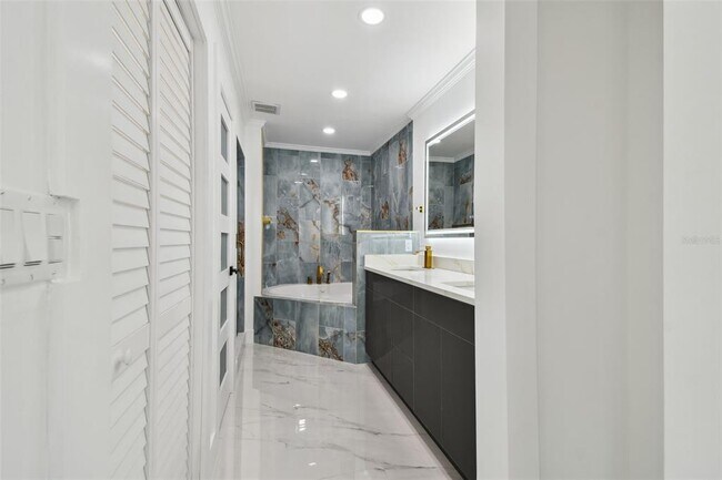 Building Photo - 8708 Thornwood Ln