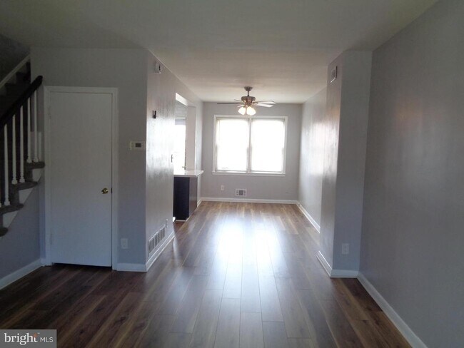 Building Photo - 2245 Graythorn Rd