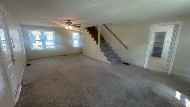 Building Photo - FOR RENT- 510 1st St- Parkersburg *PETS OK*