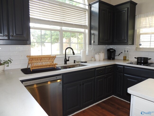 Building Photo - 104 Kestrel Ct SW