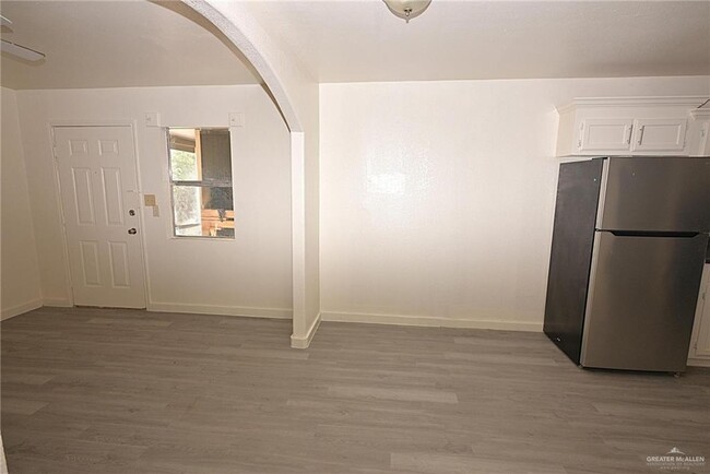 Building Photo - 401 N Bethel St